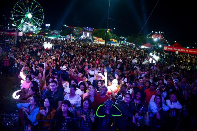 (1) Más de 28 mil personas disfrutaron de la feria de la Naranja.