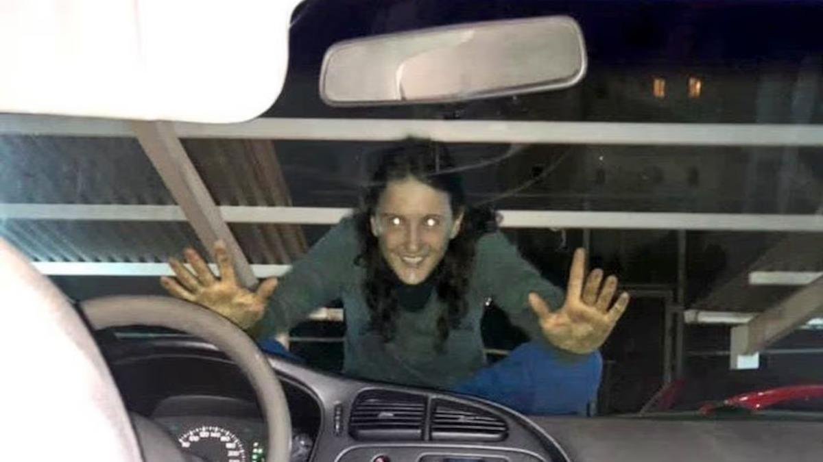 rebeca-acosadora