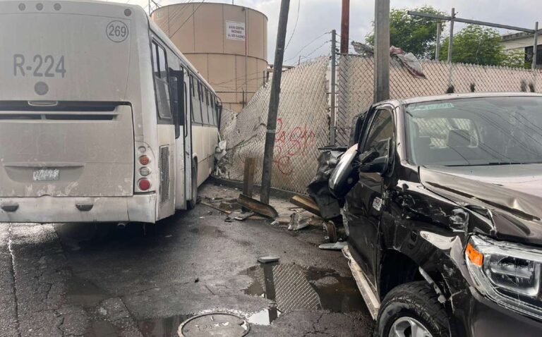 camion-ruta-impacto-camioneta-tipo