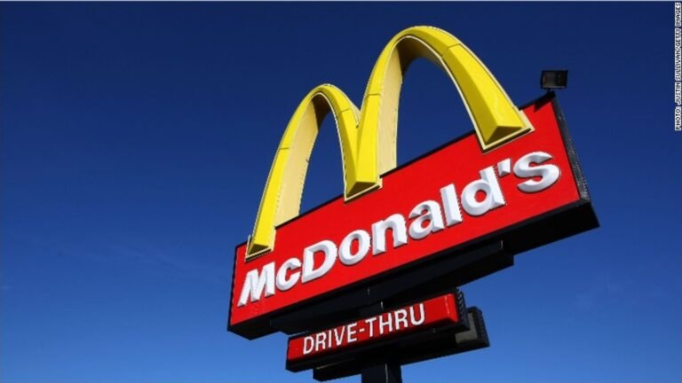 cnne-410600-mcdonalds-polemica-nino-comercial-retiro