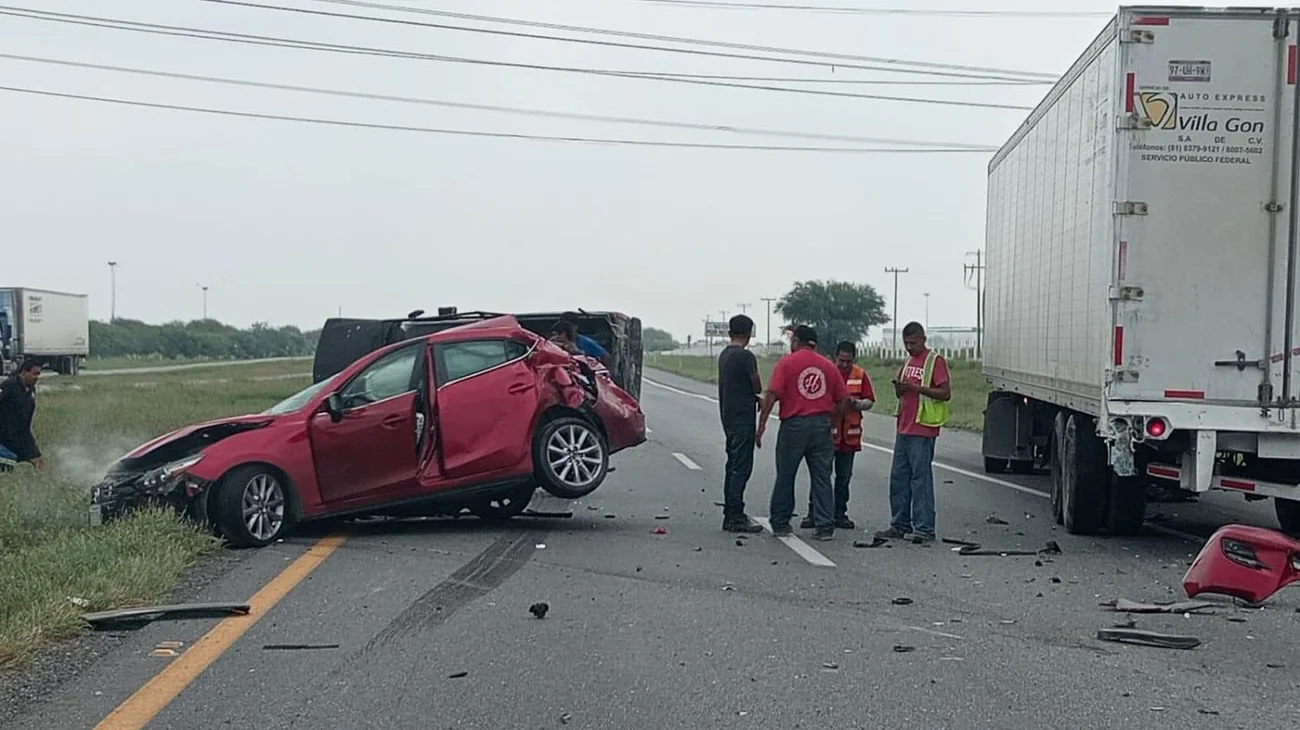 large_choca_y_pierde_brazo_57c62be4ec