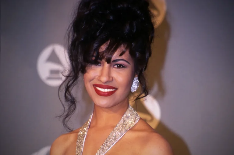 Selena-quintanilla-red-lipstick-billboard-1548