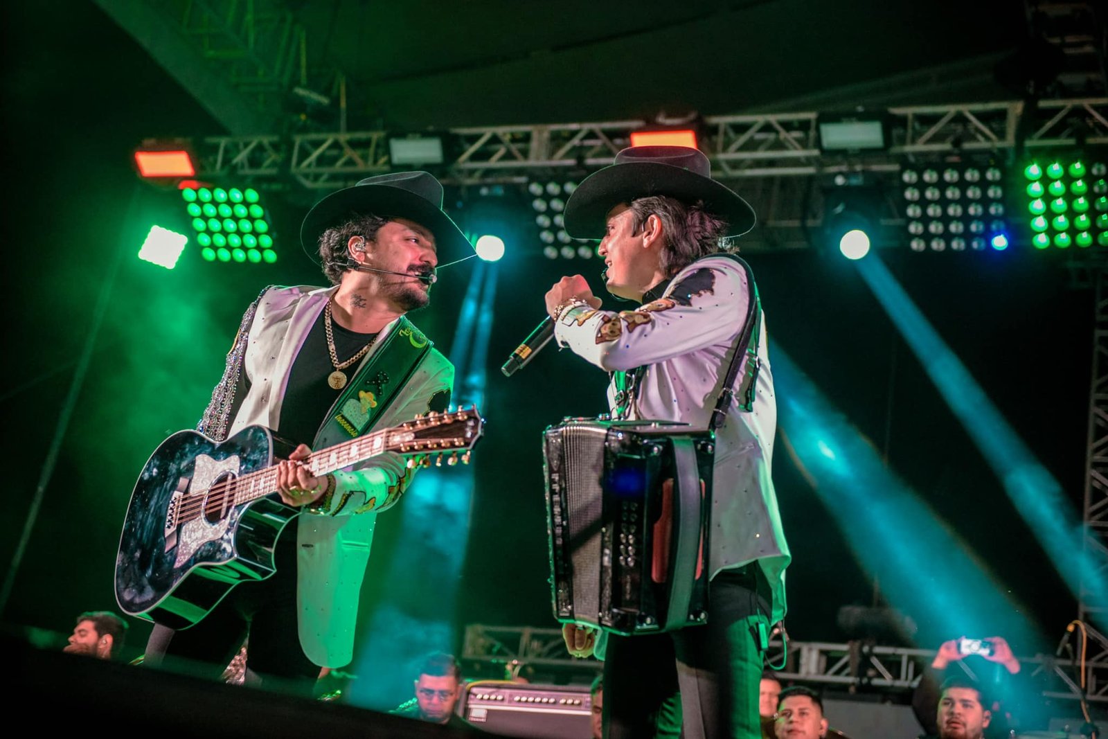 Los dos Carnales