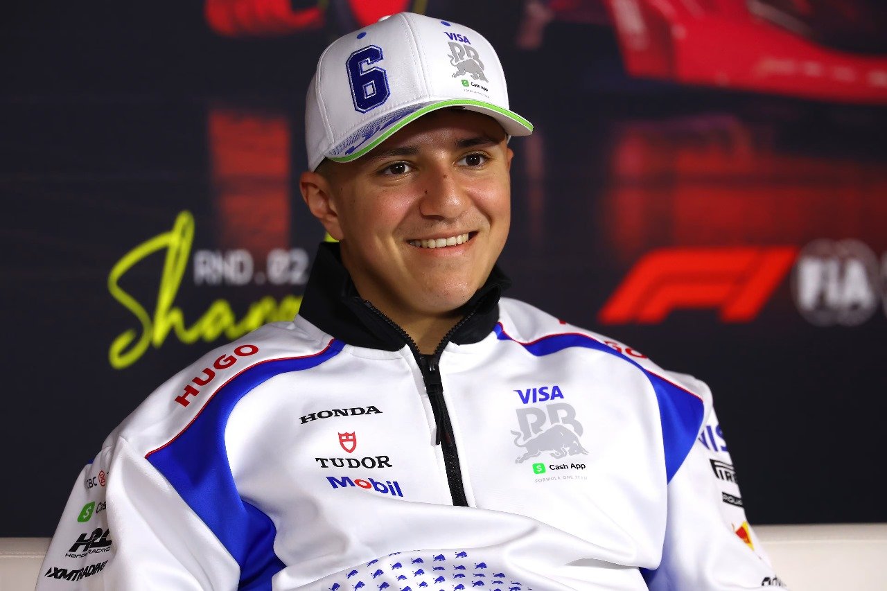 Red Bull elige a Hadjar como compañero de Verstappen en 2026