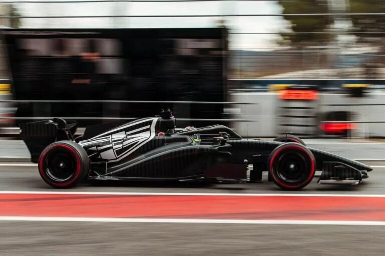 Antonelli lidera en Barcelona; Checo vuelve con Cadillac