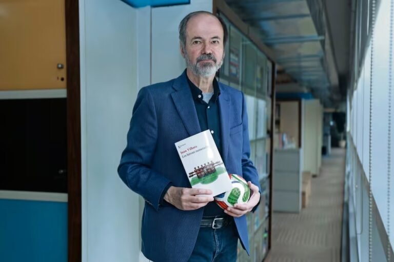 Juan Villoro publica “Los héroes numerados” rumbo al Mundial