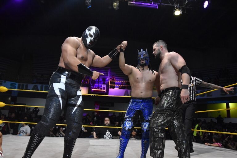 Komander obtiene la victoria con mortal atrás sobre Soberano