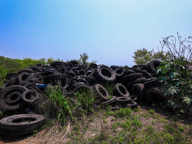 20250517_02_clausuran_tiradero_llantas_01