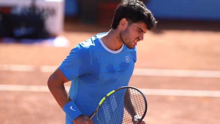 Carlos Alcaraz causa baja en el Abierto de Barcelona por lesión