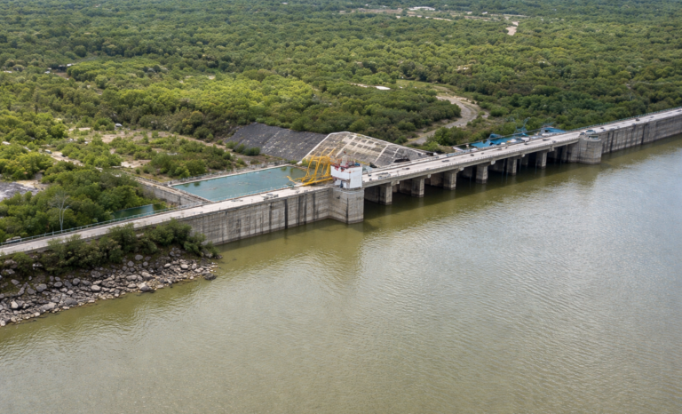 Presa el cuchillo.11