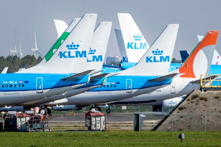 La aerolínea holandesa KLM reducirá su plantilla en 5.000 empleos por la COVID