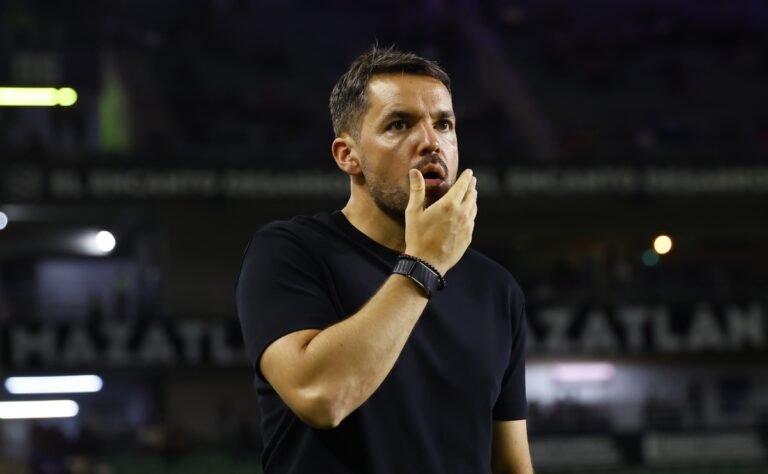 ¿Futuro incierto para Nicolás Larcamón en Cruz Azul?