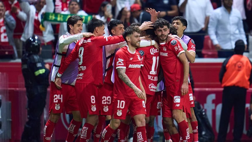 Toluca golea 4-0 a LAFC y peleará por el título ante Tigres