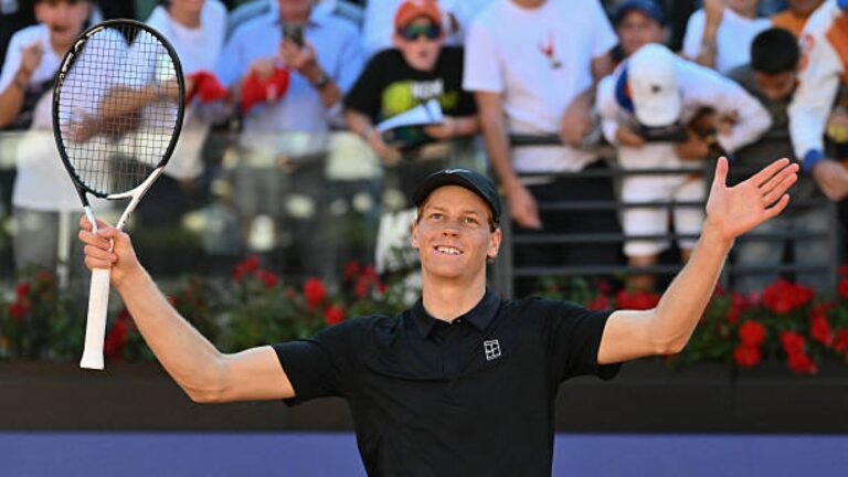 Sinner alcanza histórica racha y va tras record de Djokovic
