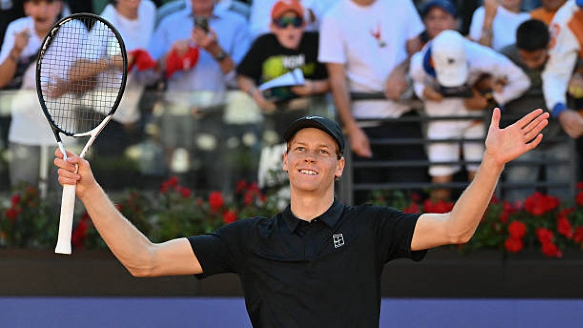 Sinner alcanza histórica racha y va tras record de Djokovic