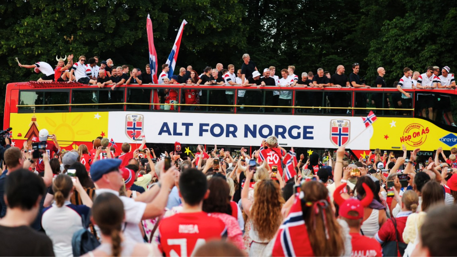 Más de 100 mil celebran el regreso de la Selección de Noruega