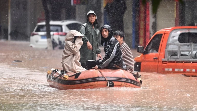 China evacúa a 88 mil personas por intensas lluvias en Shaanxi