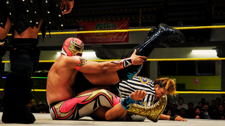 Victoria! Máscara Dorada, Templario y Flip Gordon ganan la lucha estelar
